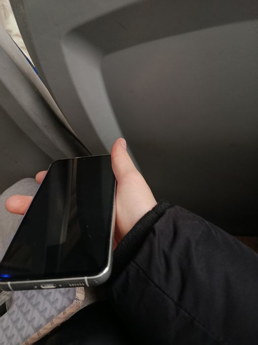 Продам Samsung s23fe почти в идеале