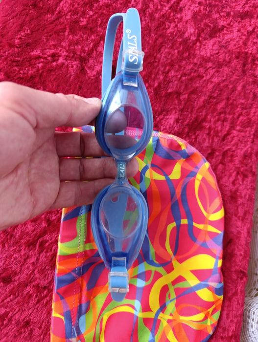 Очки и шапочка для плавания , бассейна