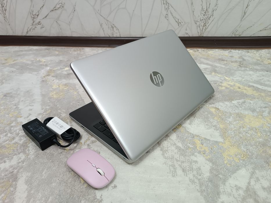 Ноутбук HP i5/8ГБ SSD Современный.