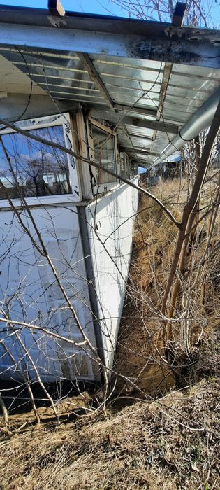 Hala structura metalica cu panouri sandwich geam termopan