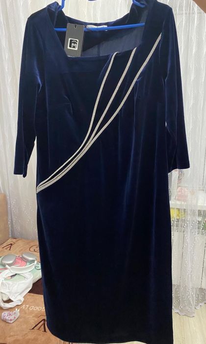 платье нарядное 48р новое темно синий цвет