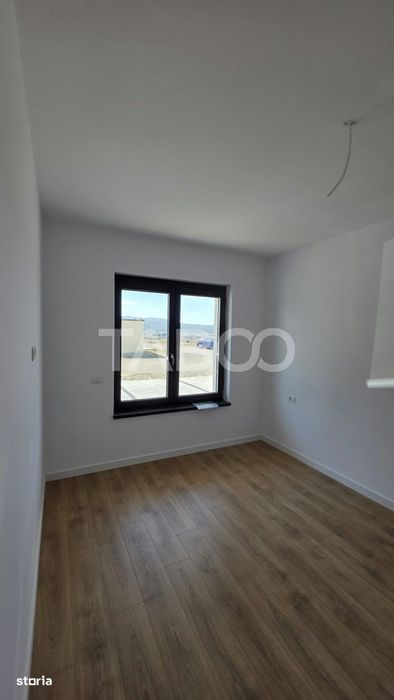 Apartament de vanzare nou nelocuit cu curte proprie si parcare