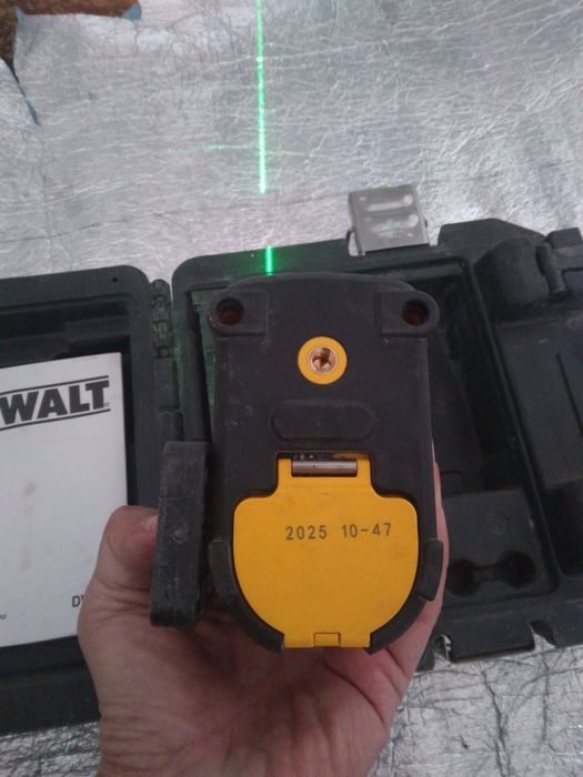 Devalt laser.nou dcw088 verde
