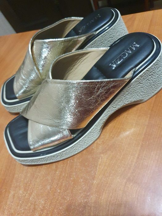 Женские шлепанцы