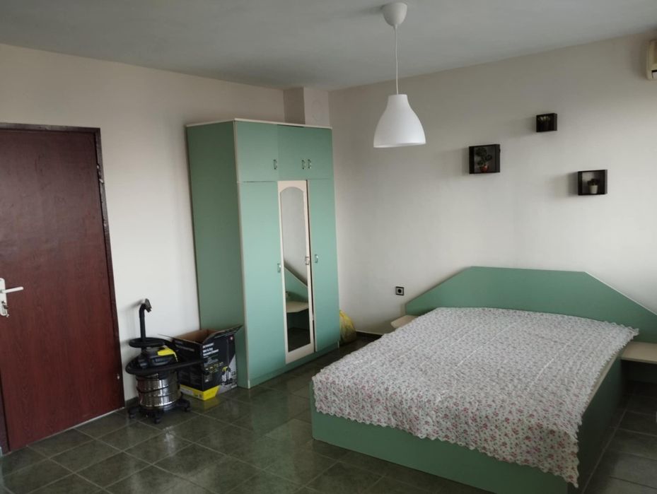 Легло + матрак + гардероб