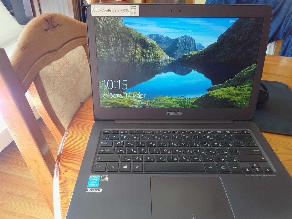 Asus Zen Book UX305 , 13 inch. Windows 10. Като нов. Ултра тънък.
