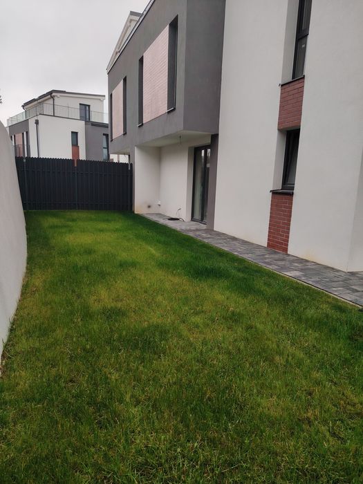 Persoana fizica vând Duplex 205 mp utili