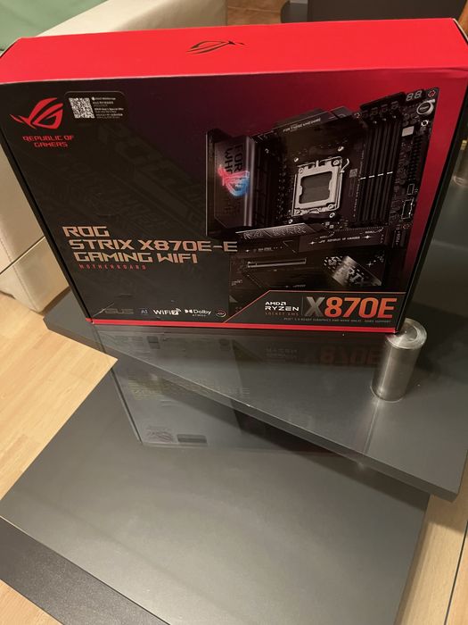 ASUS ROG Strix X870E-E Gaming WiFi AMD RYZEN AM5 AI ready