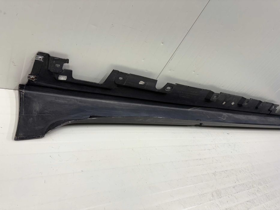 Десен праг БМВ Ф10 Ф11 BMW F10 F11