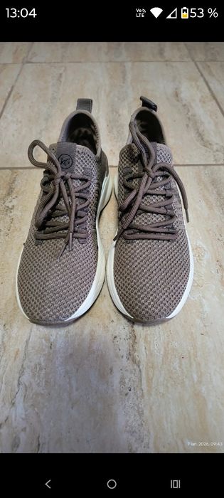 Adidași noi Kate Gray