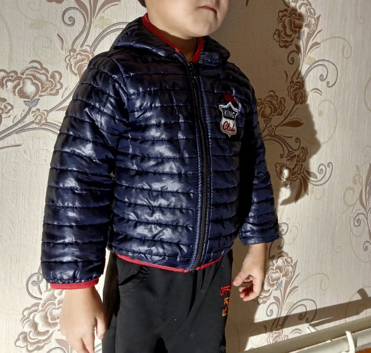 Продам демисезонную курточку