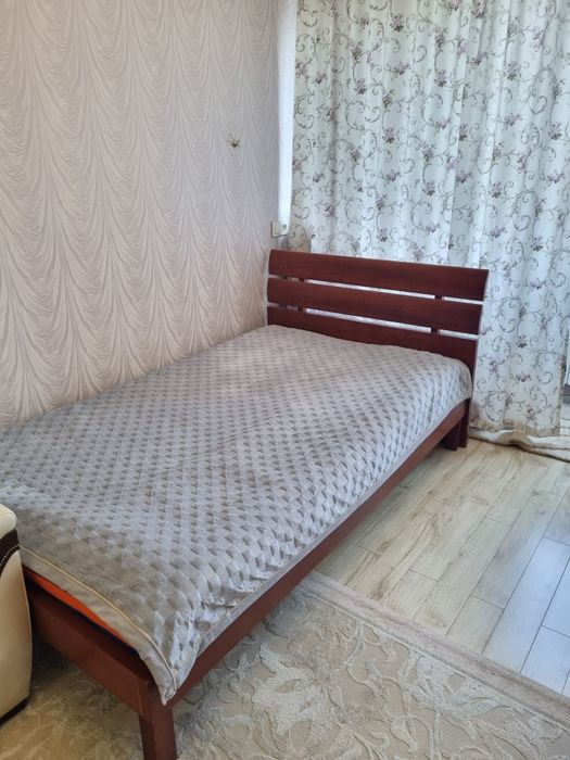 Продам деревянную кровать