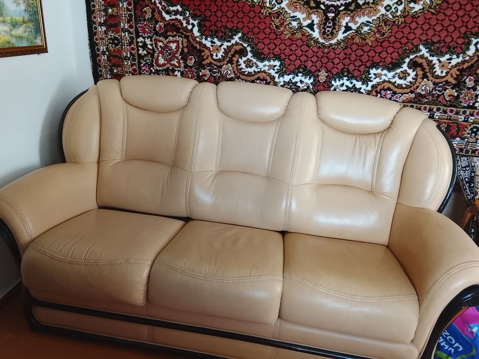 Диван кожаные и кресла