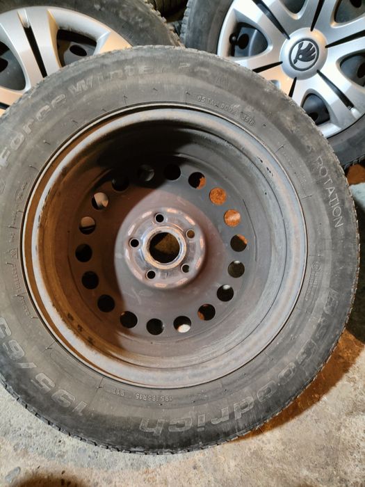 Продавам 4бр 15 цола железни джанти 5*112 и оригинални тасове за шкода