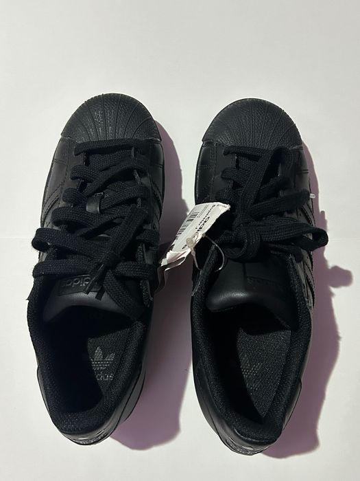 Adidași superstar