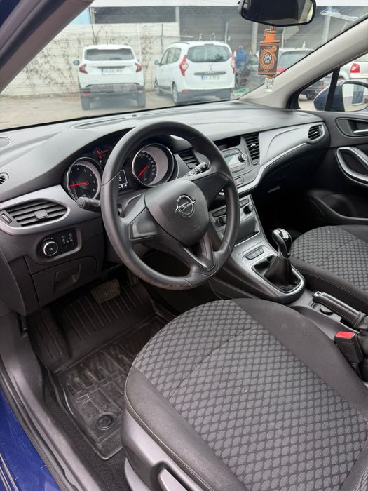Opel astra k 2018 semi-automat
