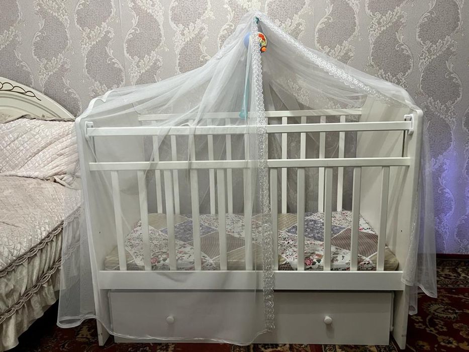 Манеж с маятником