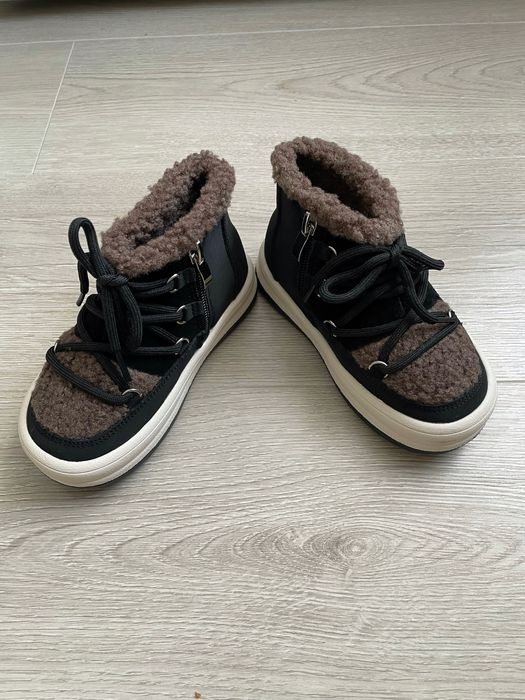 Продам детские ботинки