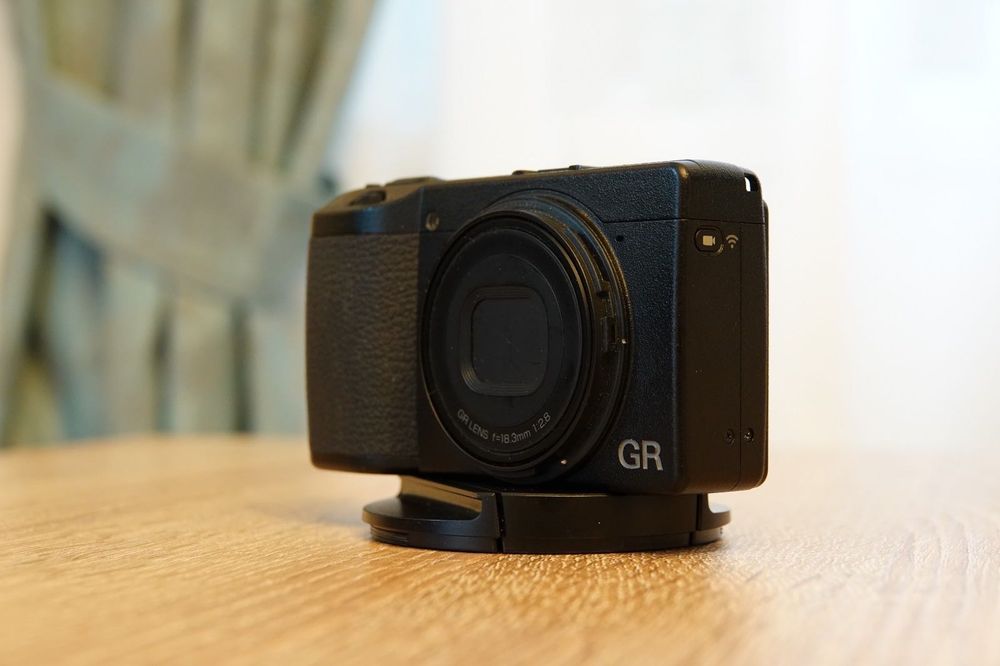 Ricoh GR III 3 ,camera foto compacta, APS-C, street photography, travel photography, camera premium, 24MP, 28mm, f2.8, WiFi, Bluetooth, RAW DNG aparat