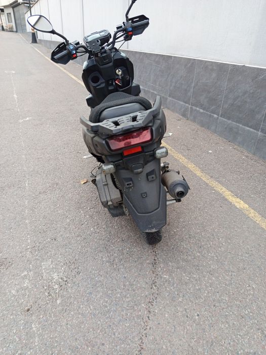 Srochni Skuter sotiladi.