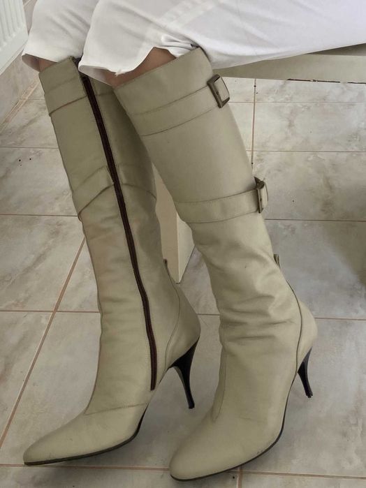 Ghete Fiorangelo din piele crem, toc cui, marimea 40, catarama dubla