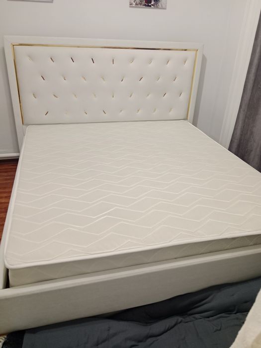 Продам Кровать  с тумбой