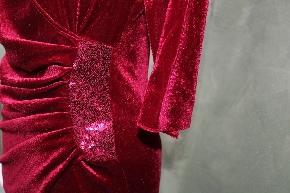 Rochie roșie de catifea