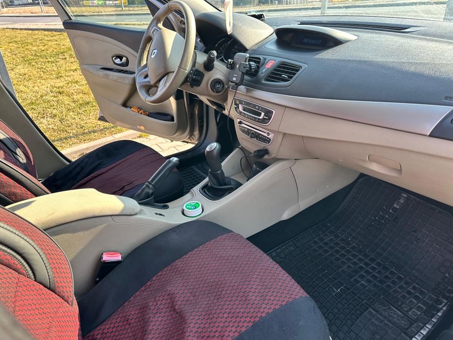 Vând Renault fluence