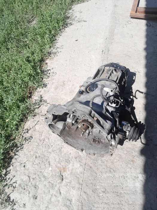 Коробка. Ауди  80 б4 ,пяти ступка