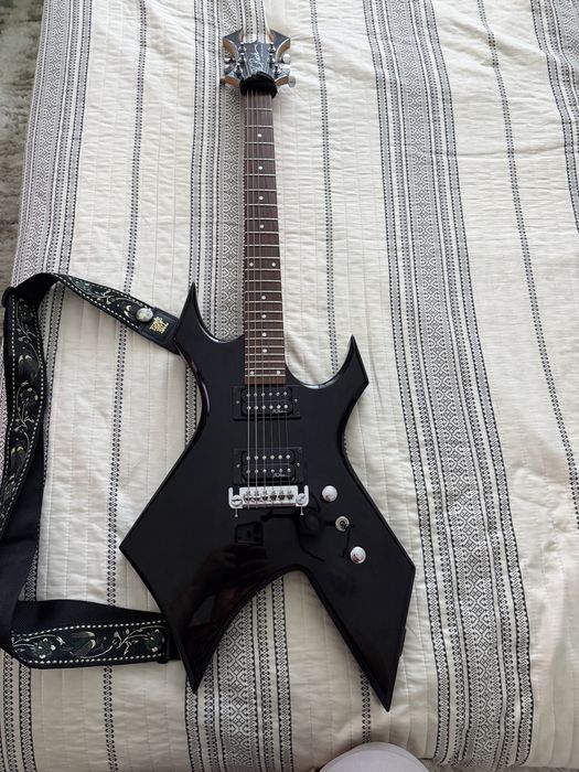 B.C. Rich Bronze Series Warlock (24 прагчета)