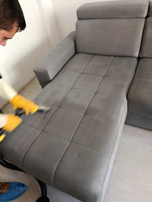 Curatare tapiterie canapele, fotolii, saltele la domiciliu