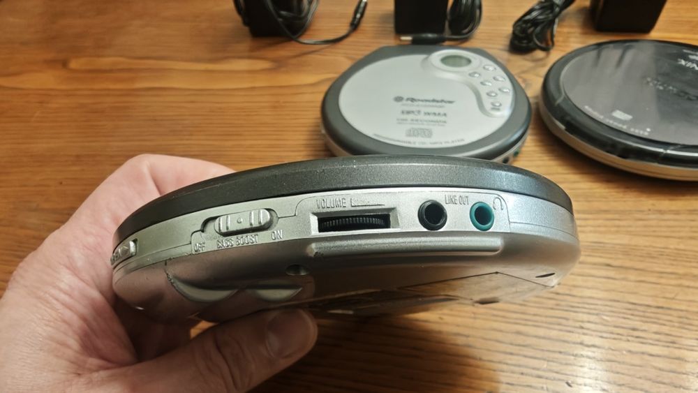 Продавам MP3 + CD Player + Адаптери
