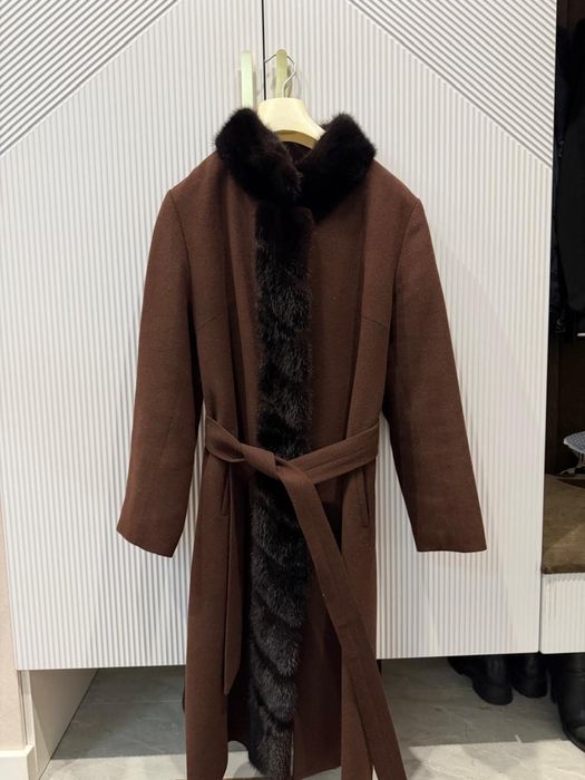 В продаже верхняя одежда в отличном состоянии