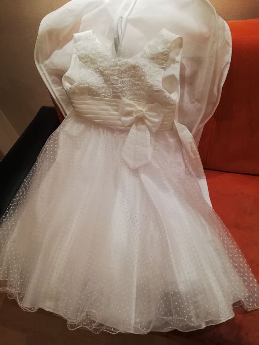 Бяла официална рокля