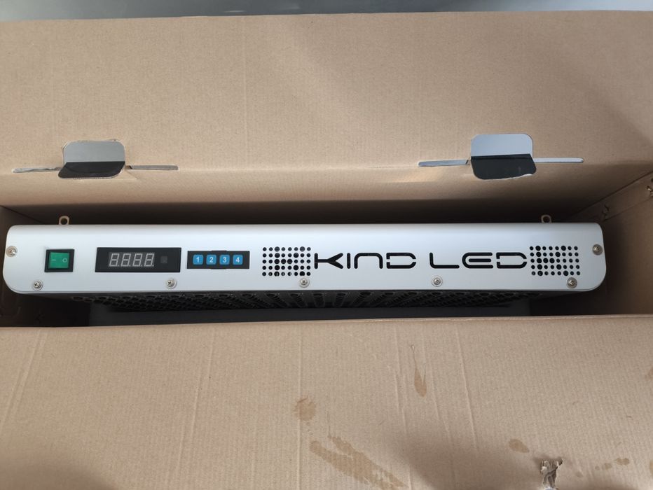 Лампа за растения. Пълен Спектър, Растеж и Цъфтеж. Kind LED K5 XL1000