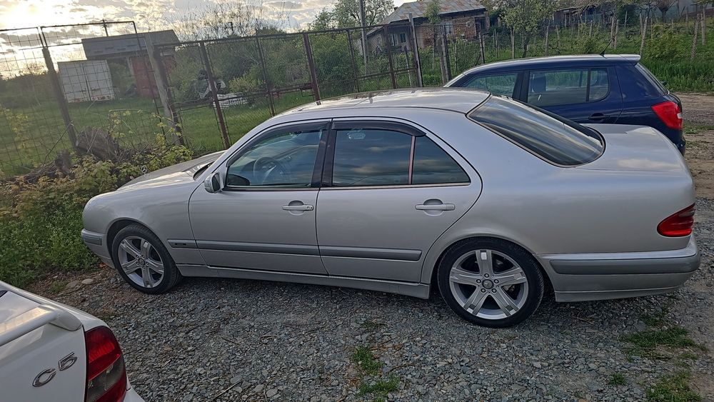 Vând Mercedes Benz W210