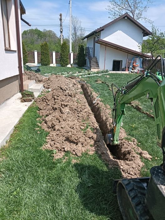 Miniexcavator de închiriat