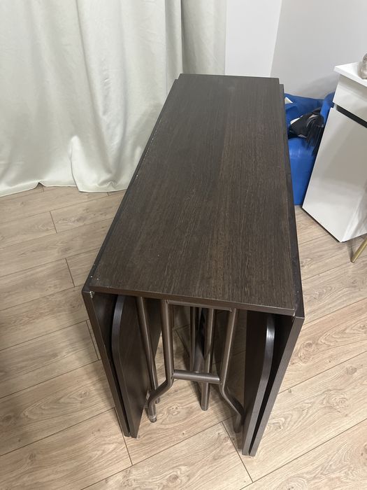 Стол для гостей новый