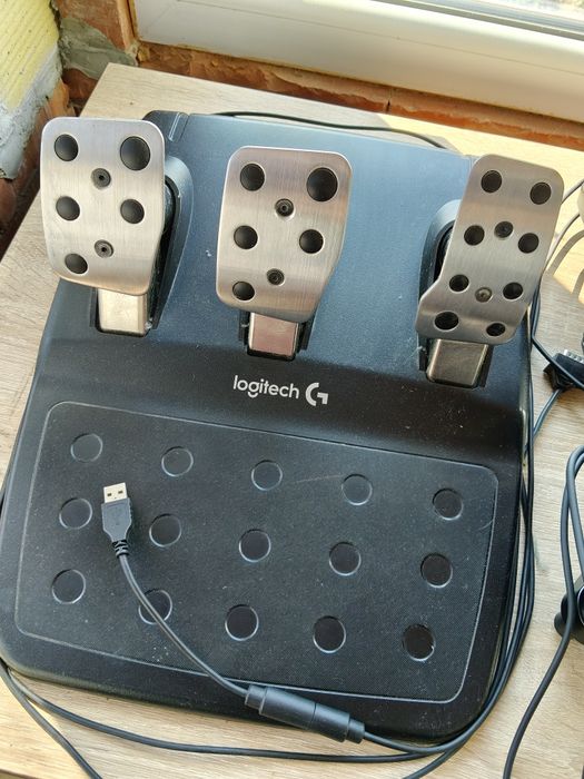Продавам волан за игри Logitech g920 в много добро състояние