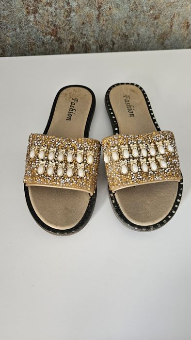 Отдам детскую обувь