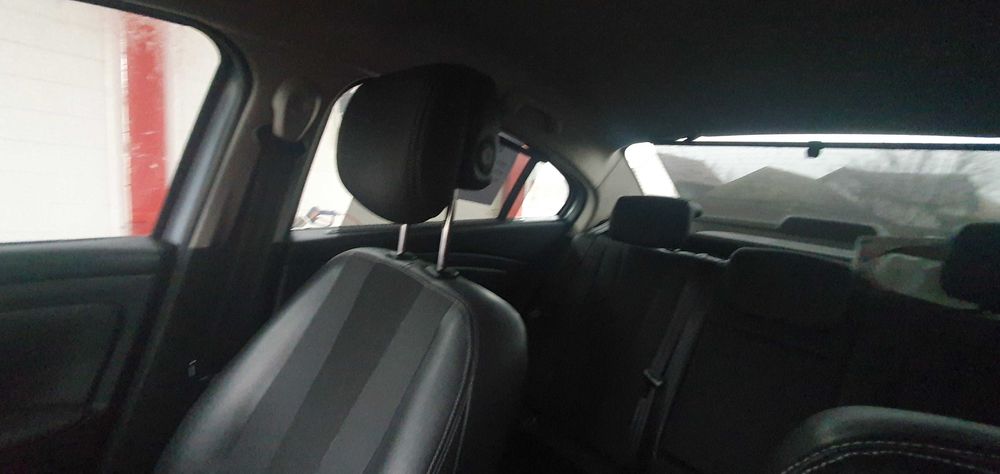 Vând Renault Fluence 1.6l 16v benzina an 2010