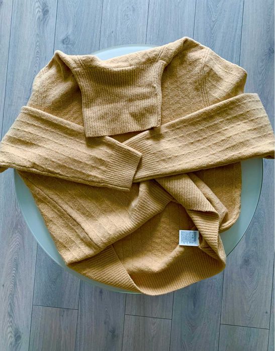 Helancă bărbați din lână, mărime M, NOUĂ, culoare maro camel, aspect luxury
