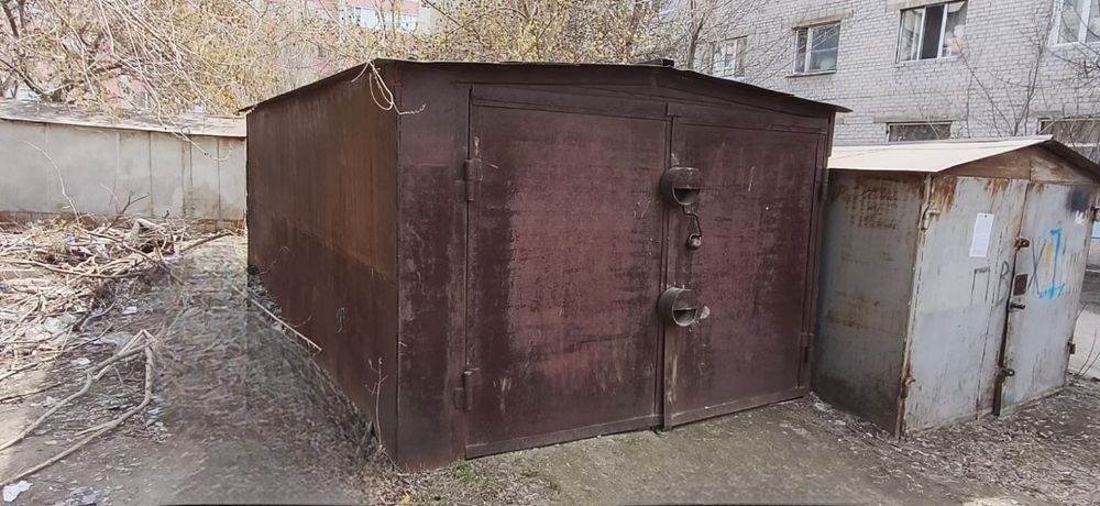 Металлический гараж.