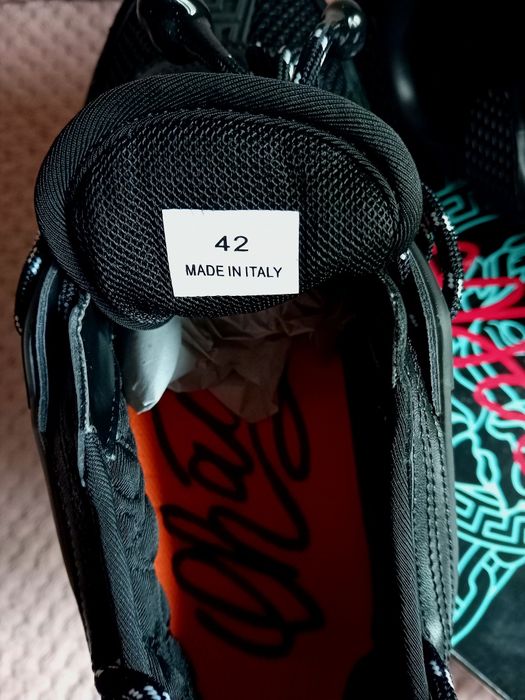 Versace Chain Reaction black