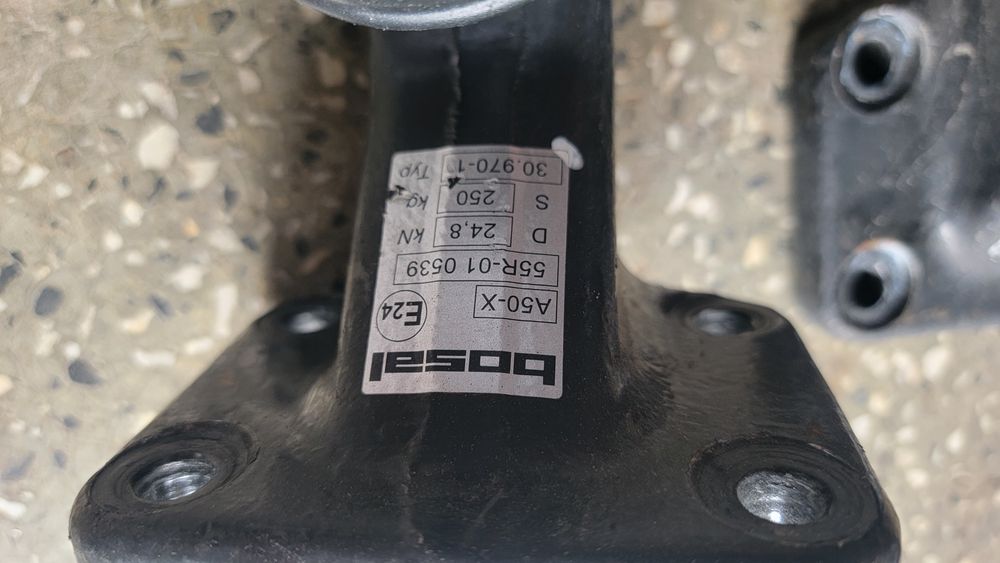 Топка за Теглич на Бус  3.5т с четери отвора