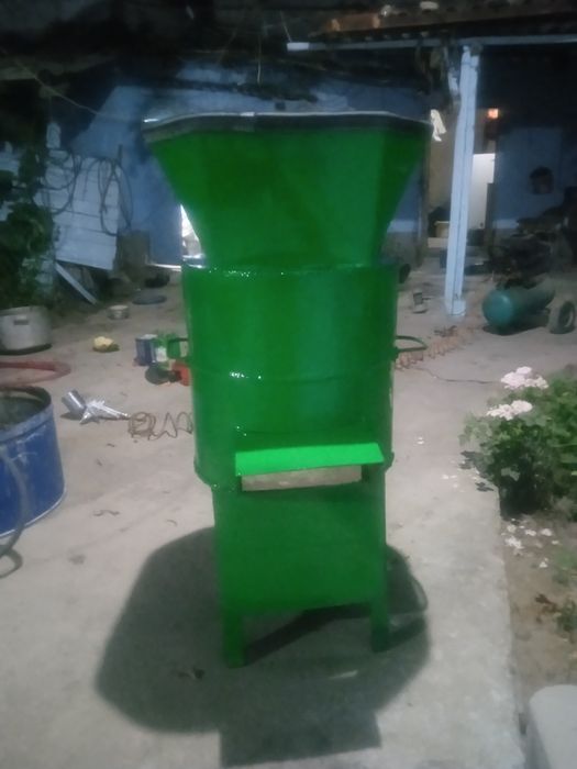 Драбилка Уневирсал сотилади