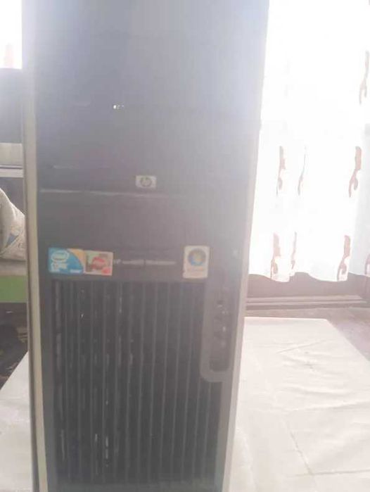 Продавам HP Workstation XW4600