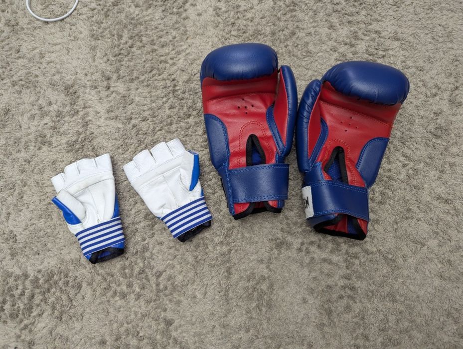 Продам боксерские перчатки