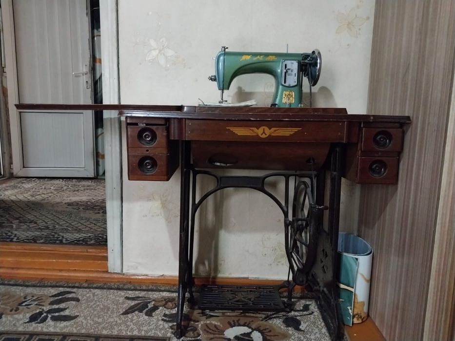 Швейная машина ( антиквариат)