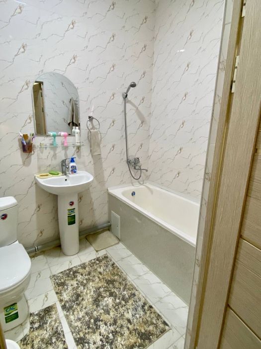 Nurafshon shahrida yangi qurilgan kvartira sotiladi